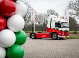 150ste Volvo-truck voor Aloys Roemaat Transport is FM Electric 7