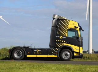 Volvo FM Euro NCAP-demotruck 4