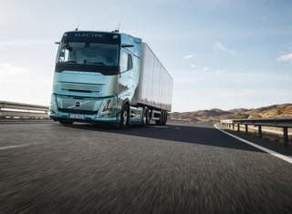 Volvo FH Aero Electric met extended range