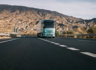 Volvo FH Aero extended range 2