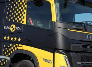 Volvo FM Euro NCAP-demotruck 5