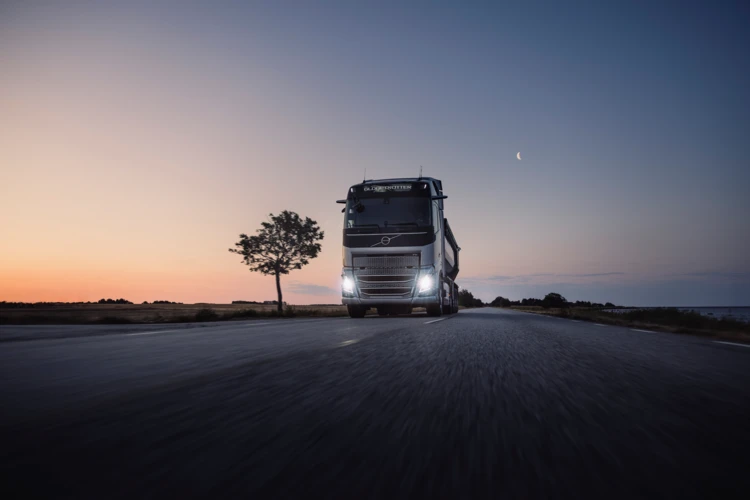 Paashuis-Volvo-Trucks-FH-09