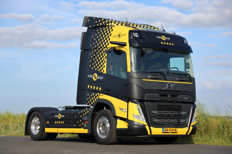 Volvo FM Euro NCAP-demotruck 1