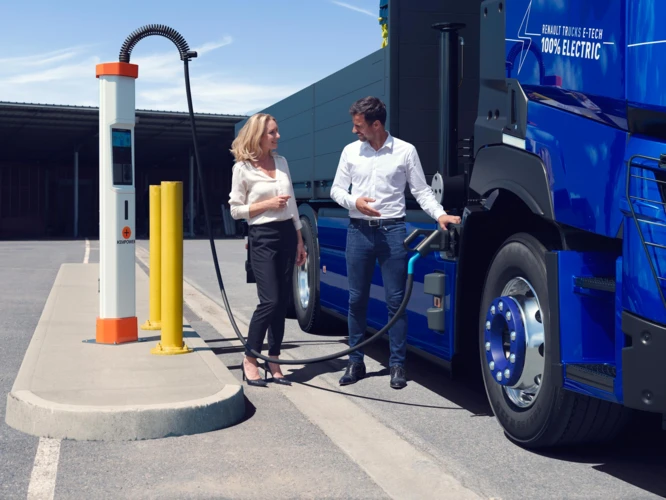 Paashuis-Renault-Trucks-E-Tech-C-loading Paashuis-Renault-Trucks-E-Tech-C-loading