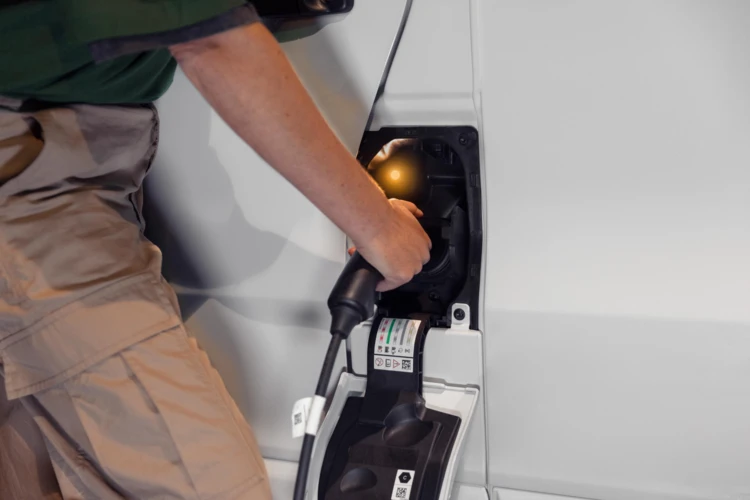 Paashuis-Renault-Trucks-Trafic-E-TECH-laden