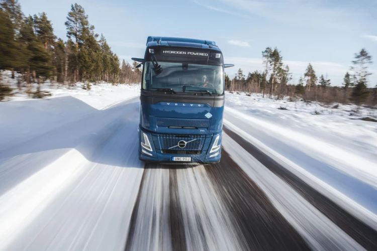 Volvo Trucks hydrogen-powered 2