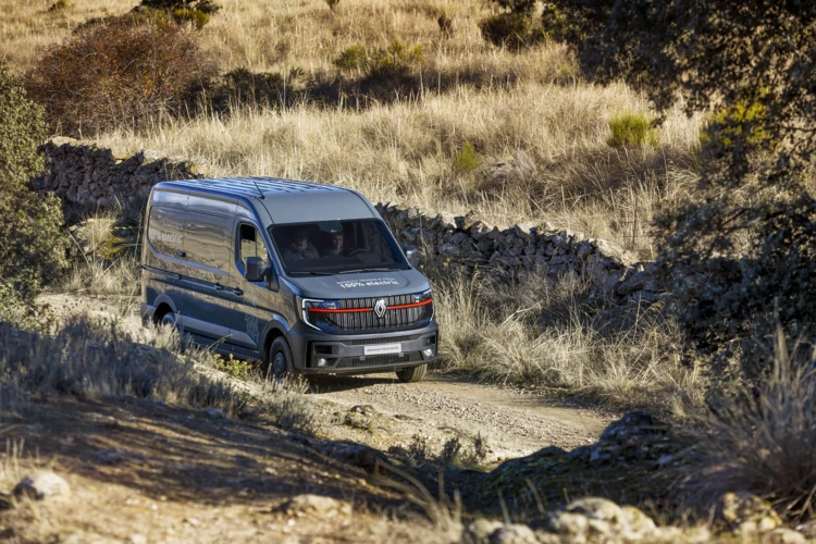 08_Renault Trucks E-Tech Master Offroad LR