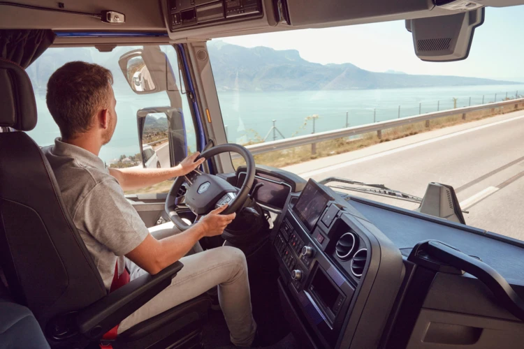Paashuis-Renault-Trucks-interior